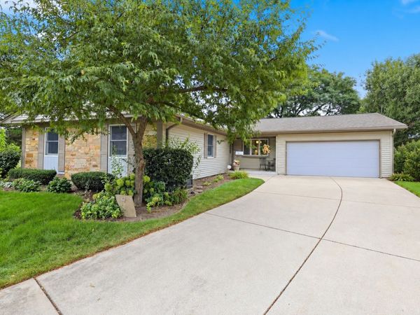 9 Dartford Lane , Schaumburg, IL 60194