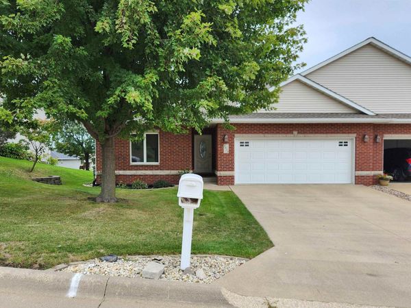 6053 Seven Springs Drive, Dubuque, IA 52003