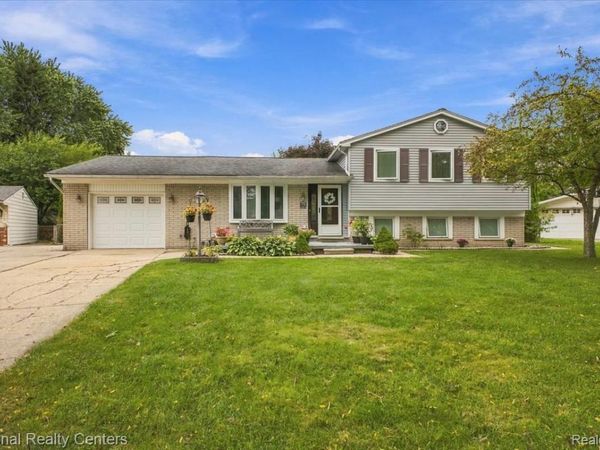 42146 Trinity Court, Sterling Heights, Mi 48313