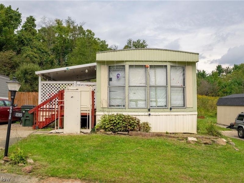 2715 Barn Drive SW, Canton, OH 44706 Photo 1