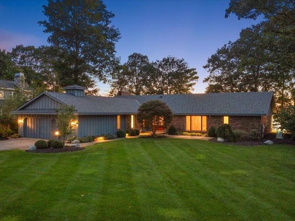 2230 Lakeshore Drive, Fennville, MI 49408