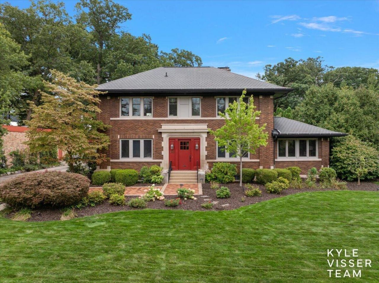 640 Cambridge Boulevard Se, East Grand Rapids, MI 49506 Main Photo
