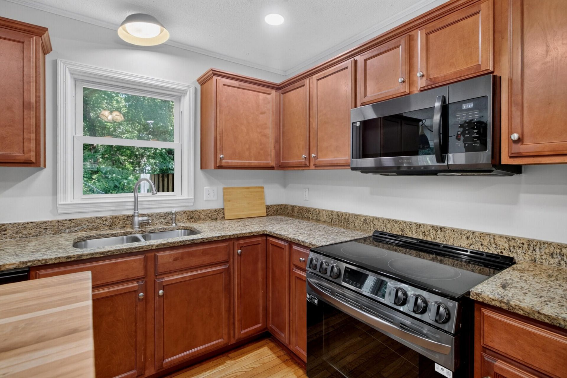 1070 Pine Street Photo 16