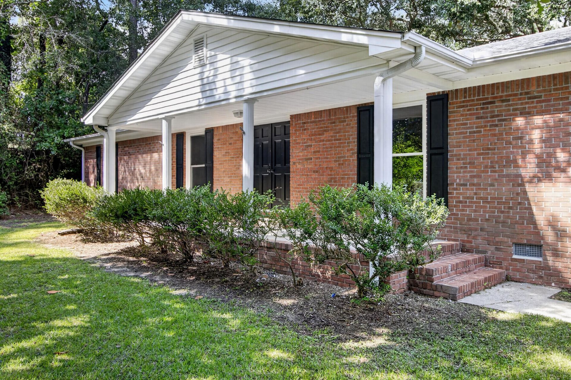 1070 Pine Street Photo 5