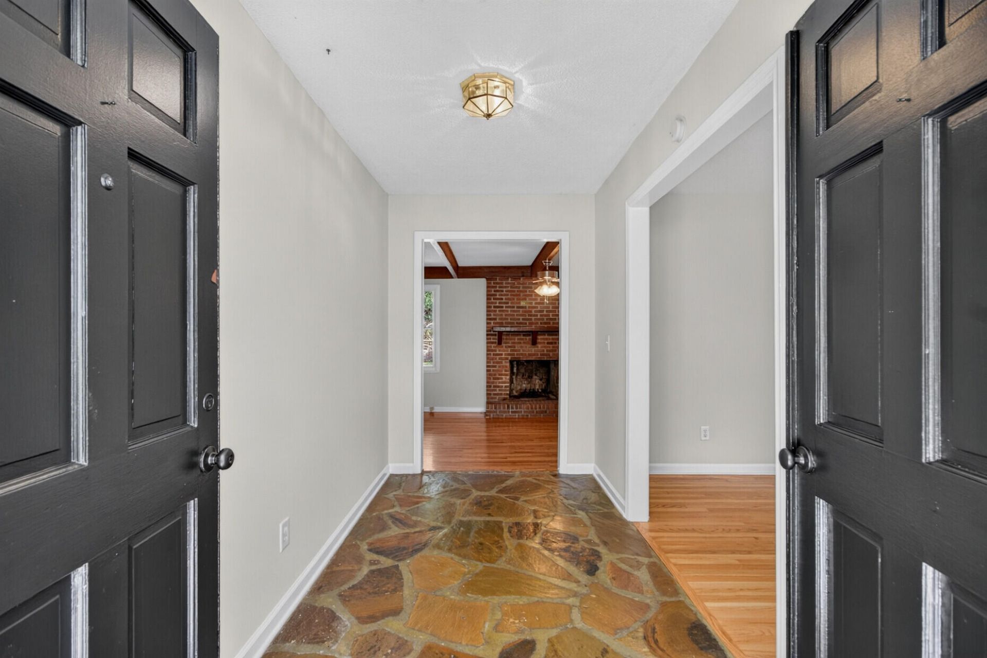1070 Pine Street Photo 7