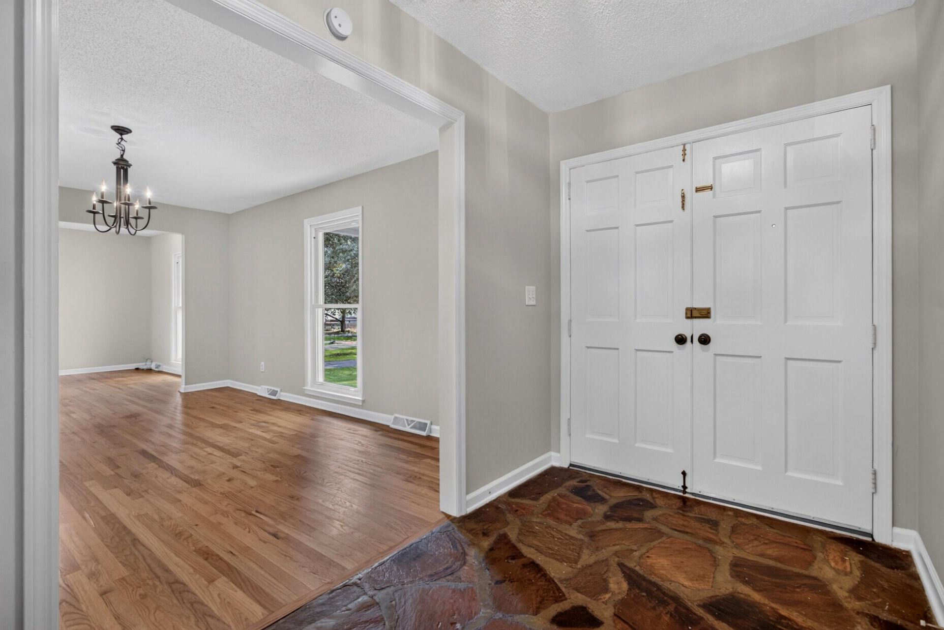 1070 Pine Street Photo 8