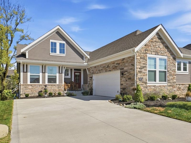 6057 Windcliff Drive E, Grove City, OH 43123 Photo 2
