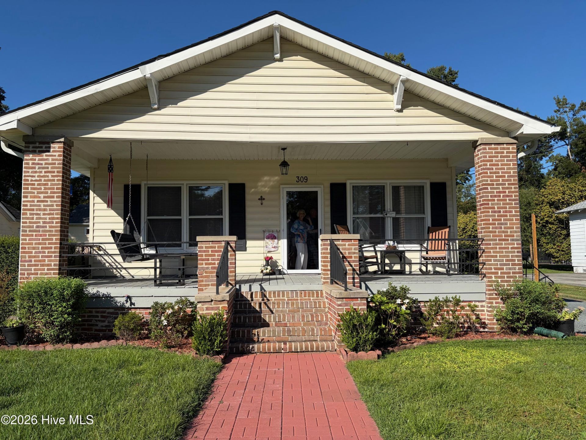 309 S Wright Street, Burgaw, NC 28425 Main Photo