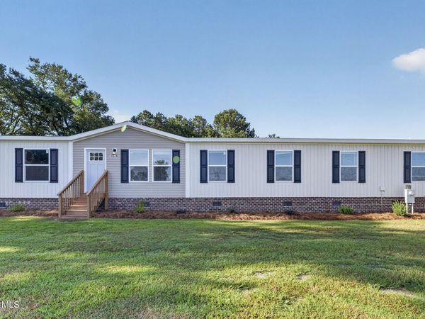 1978 E Hanrahan Road, Ayden, NC 28513