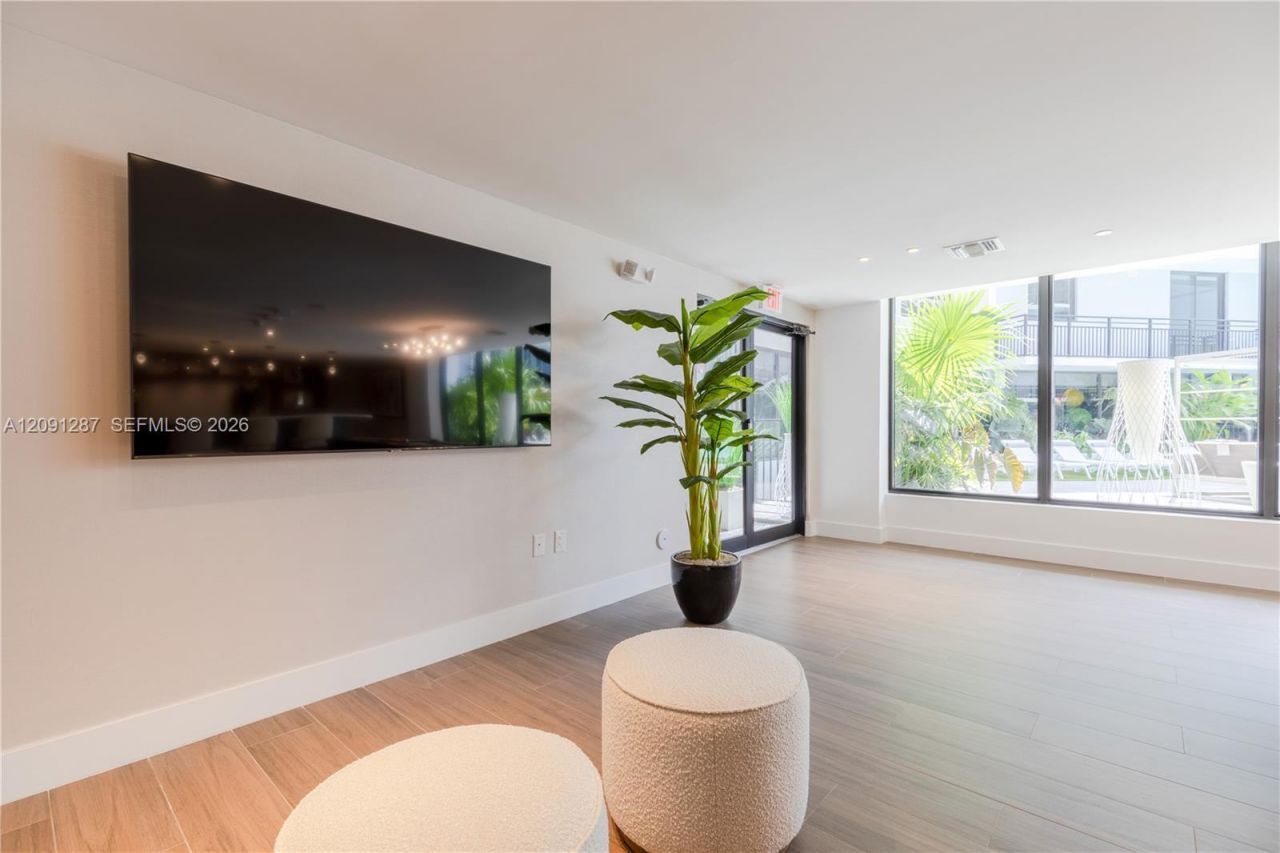 1005 Spring Garden Rd , Unit 520, Miami, FL 33136 Photo