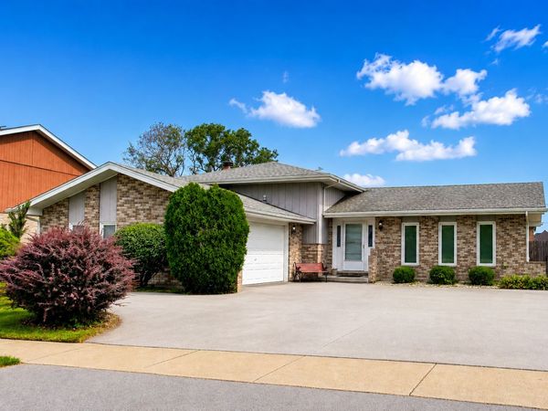 19255 Bernadine Street , Lansing, IL 60438