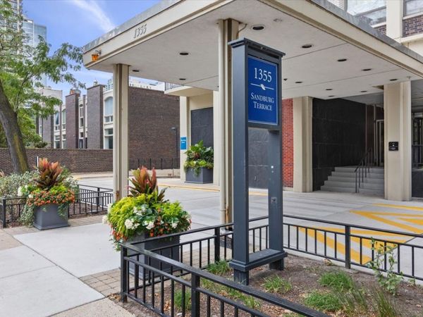 1355 N Sandburg Terrace , Unit 2801D, Chicago, IL 60610