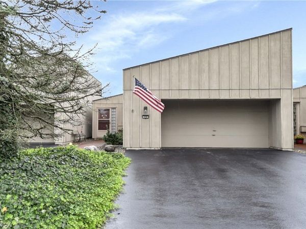 668 Sonora Court , Berea, OH 44017