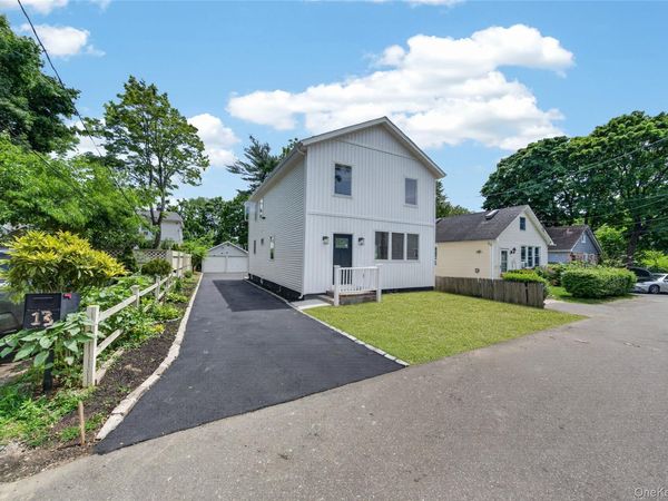 15 Grand Place , Huntington Station, NY 11746