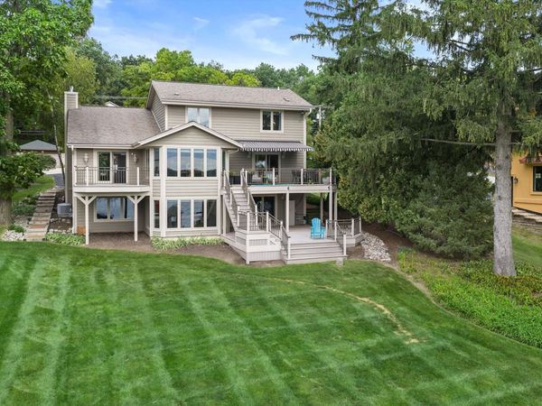 W303N2664 Maple Ave, Delafield, WI 53072
