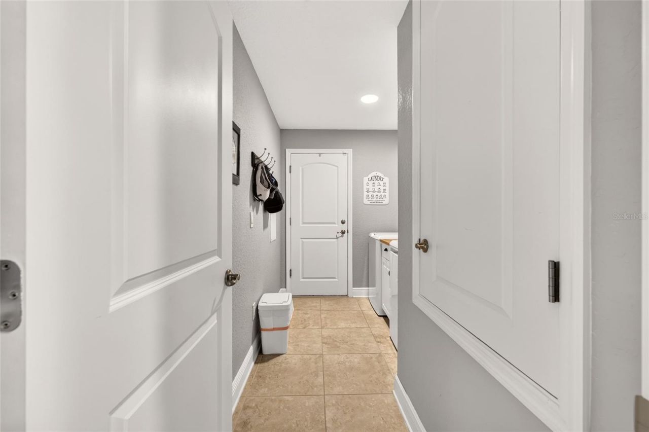 6943 SE 11th Place, Ocala, FL 34472 Photo