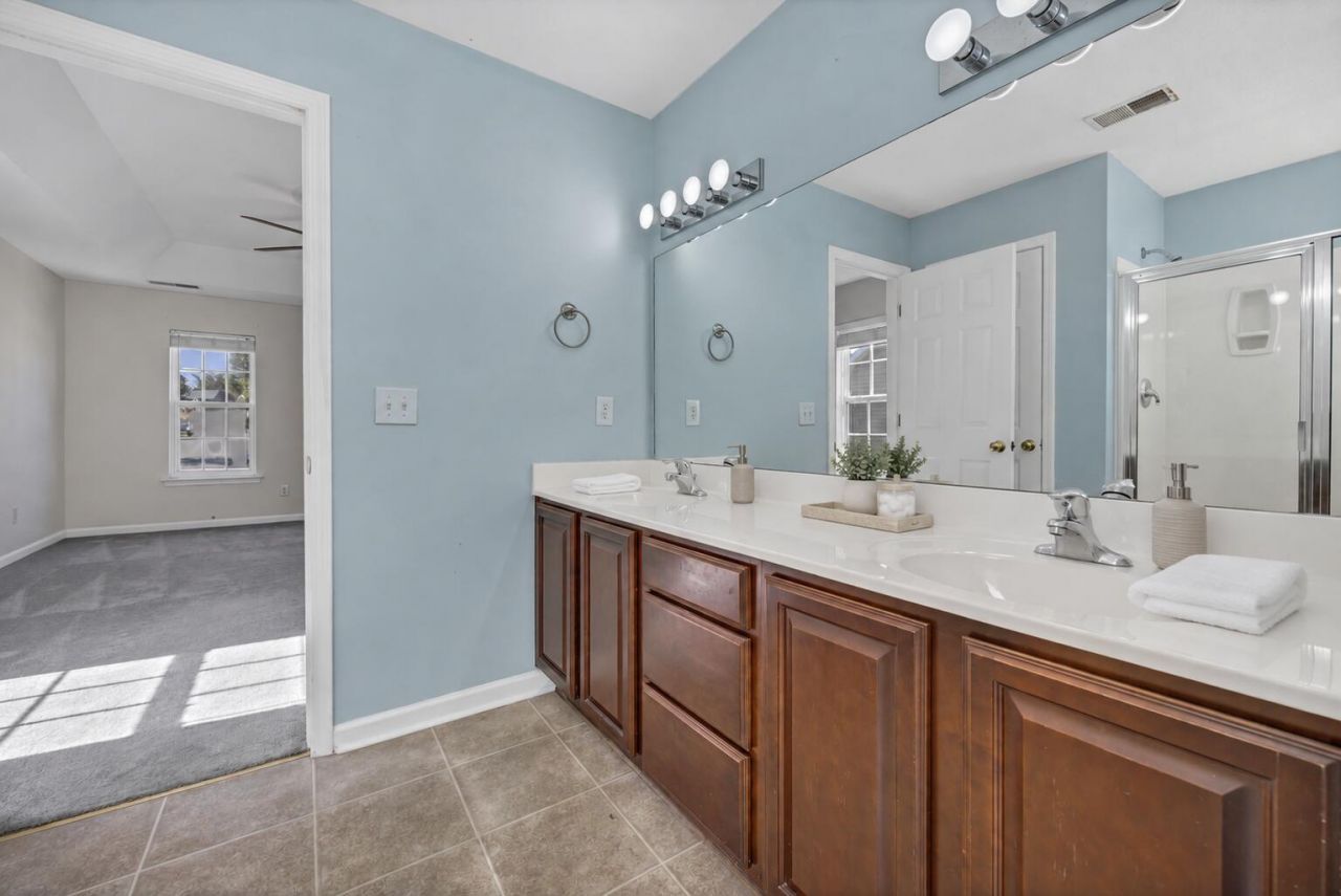 18 Persimmon Wood Court Photo 13