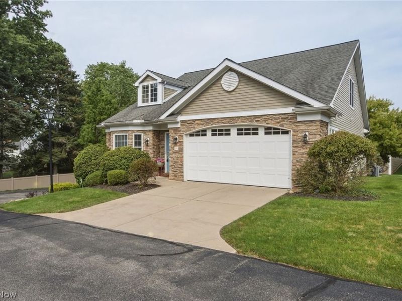 21 Bristol Lane, Rocky River, OH 44116 Photo 1