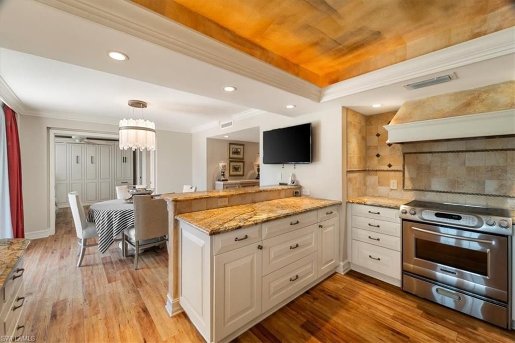 10691 Gulf Shore Dr, Unit 200, Naples, FL 34108 Photo