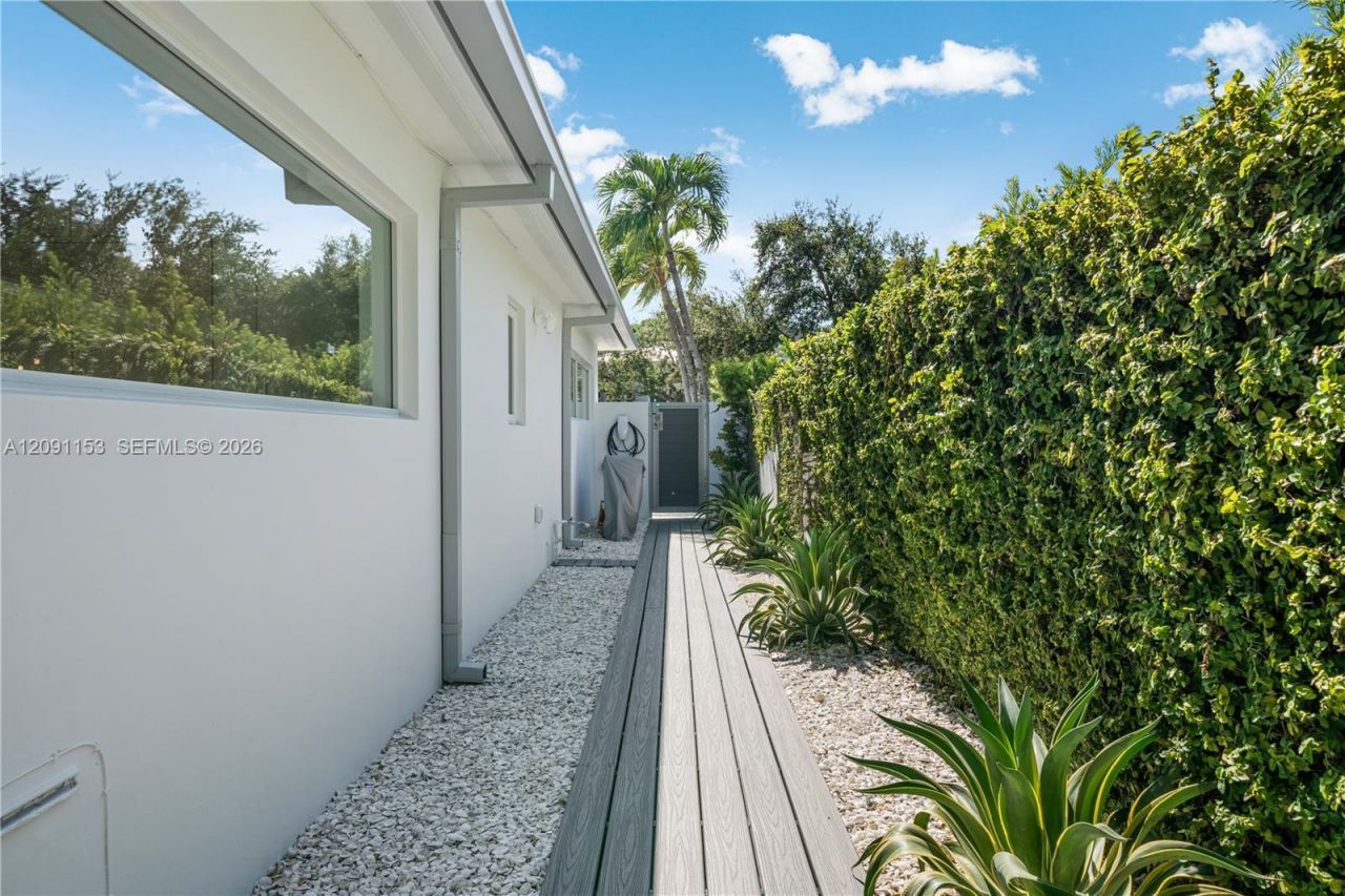 475 Woodcrest Rd , Key Biscayne, FL 33149 Photo