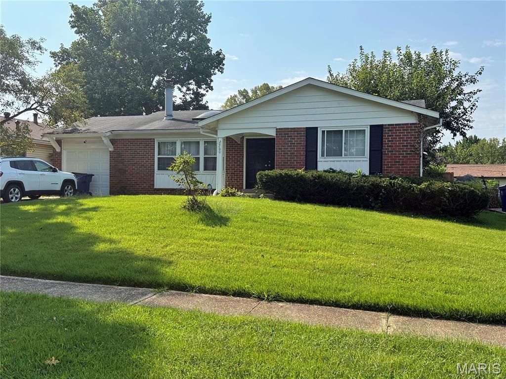 2560 Cambridge Drive , Florissant, MO 63033 Main Photo