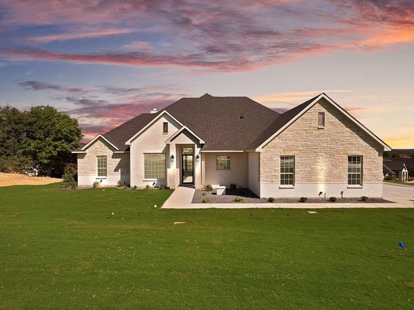 109 Top Flight Drive, Weatherford, TX 76087