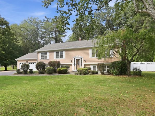 120 Coventry Lane, Longmeadow, MA 01106