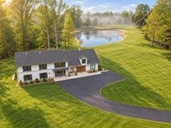 1510 East Piney Road , Dickson, TN 37055