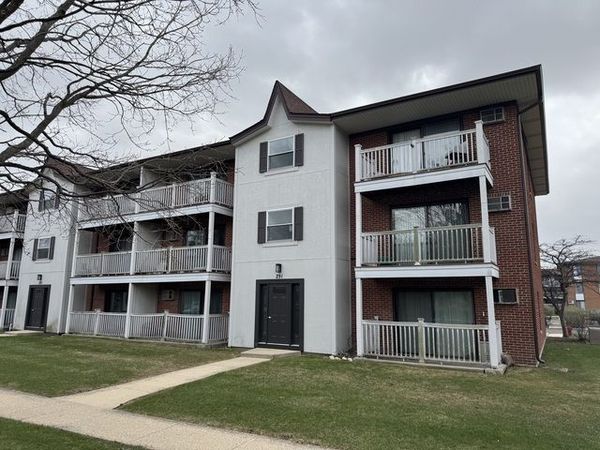 291 Gregory Street , Unit 12, Aurora, IL 60504