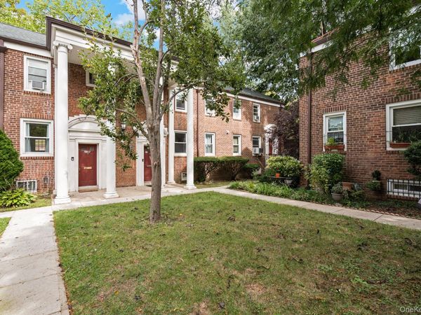 14749 Charter Road, Unit 21B, Briarwood, NY 11435