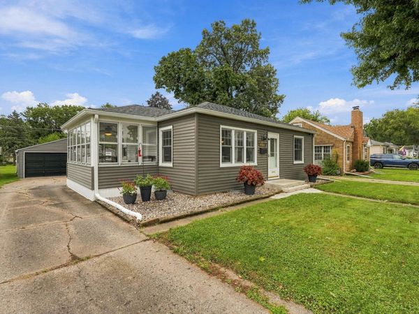 2506 7 1/2, East Moline, IL 61244