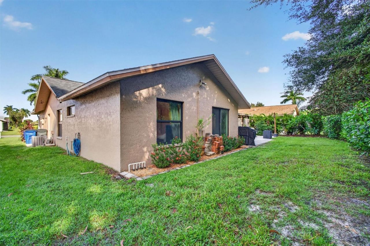 6981 Saint Edmunds Loop, Fort Myers, FL 33966 Photo