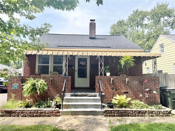 616 Garfield Avenue , Elyria, OH 44035