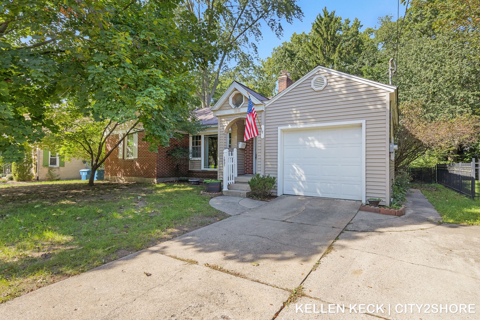 1931 Hall Street Se, East Grand Rapids, MI 49506 Main Photo