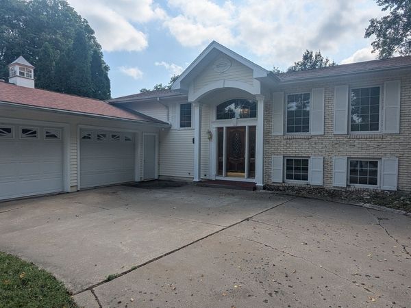 4835 Norwood Drive , Bettendorf, IA 52722