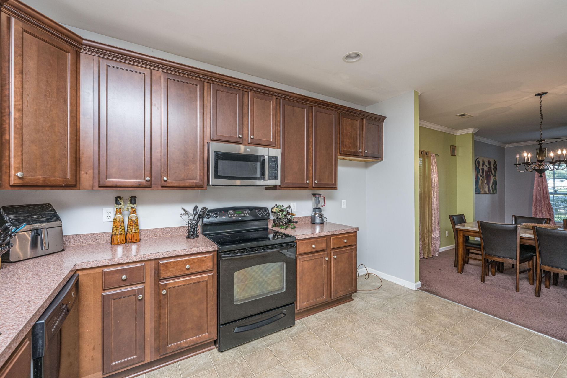 325 Foster Greens Court Photo 14
