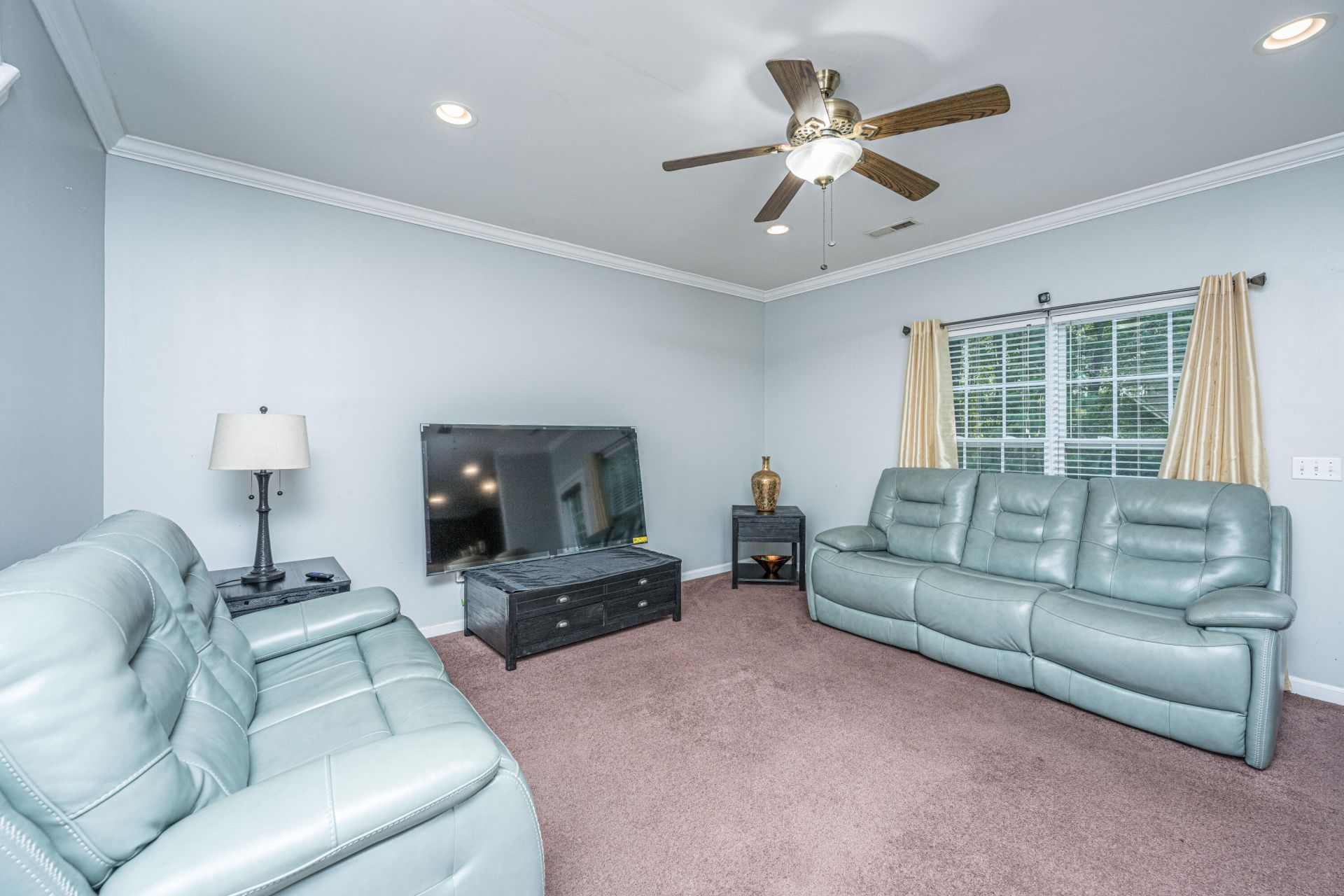 325 Foster Greens Court Photo 16