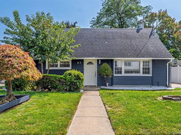 27 Park Lane , Bethpage, NY 11714