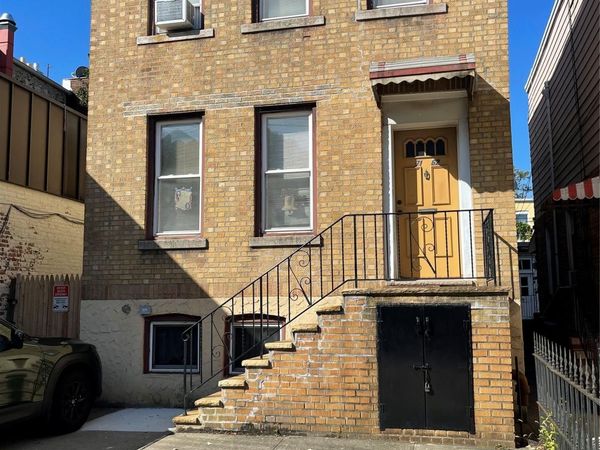 7162 68th Place , Ridgewood, NY 11385