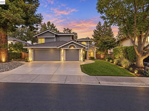 749 Sweet Water Dr, Danville, CA 94506