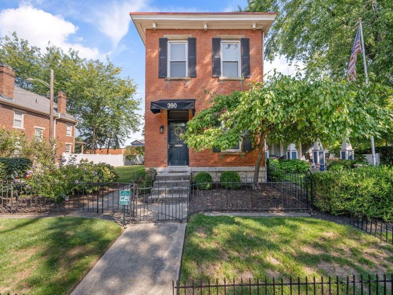 390 E Sycamore Street, Columbus, OH 43206 Photo 2