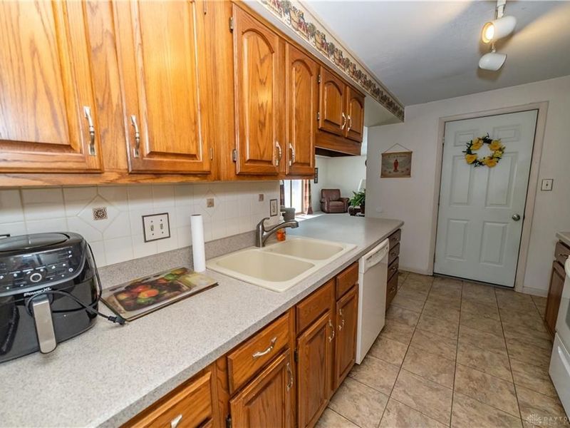 1039 Heathwood Drive, Englewood, OH 45322 Photo 11