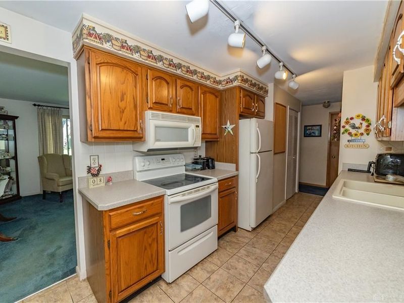 1039 Heathwood Drive, Englewood, OH 45322 Photo 9