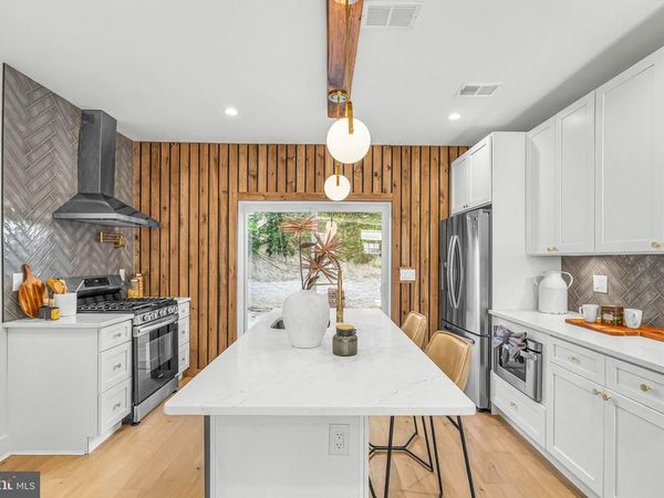 2211 E GORDON STREET, PHILADELPHIA, PA 19125