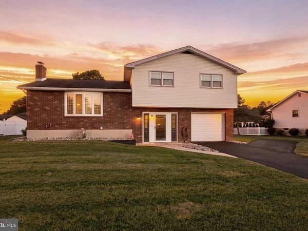 1543 STOKE PARK ROAD , BETHLEHEM, PA 18017