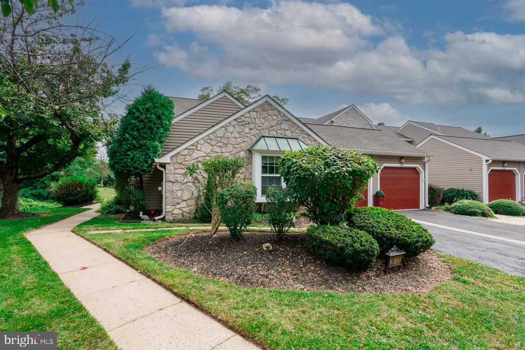 3901 POTTERS PLACE, SOUTHAMPTON, PA 18966