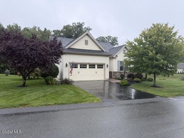 40 Whitney Drive, Mechanicville, NY 12118