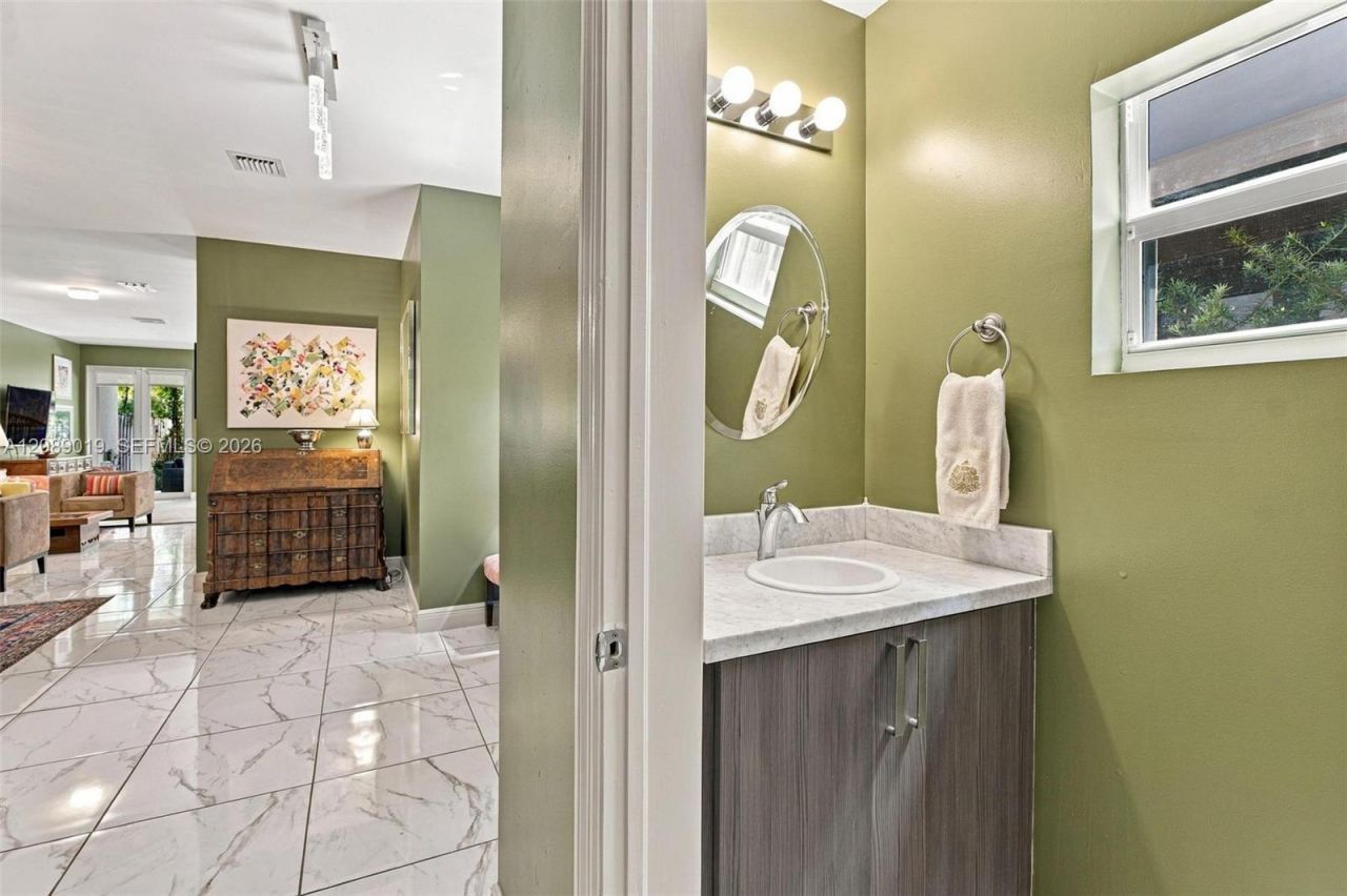 3139 Hibiscus St, Unit 3139, Miami, FL 33133 Photo