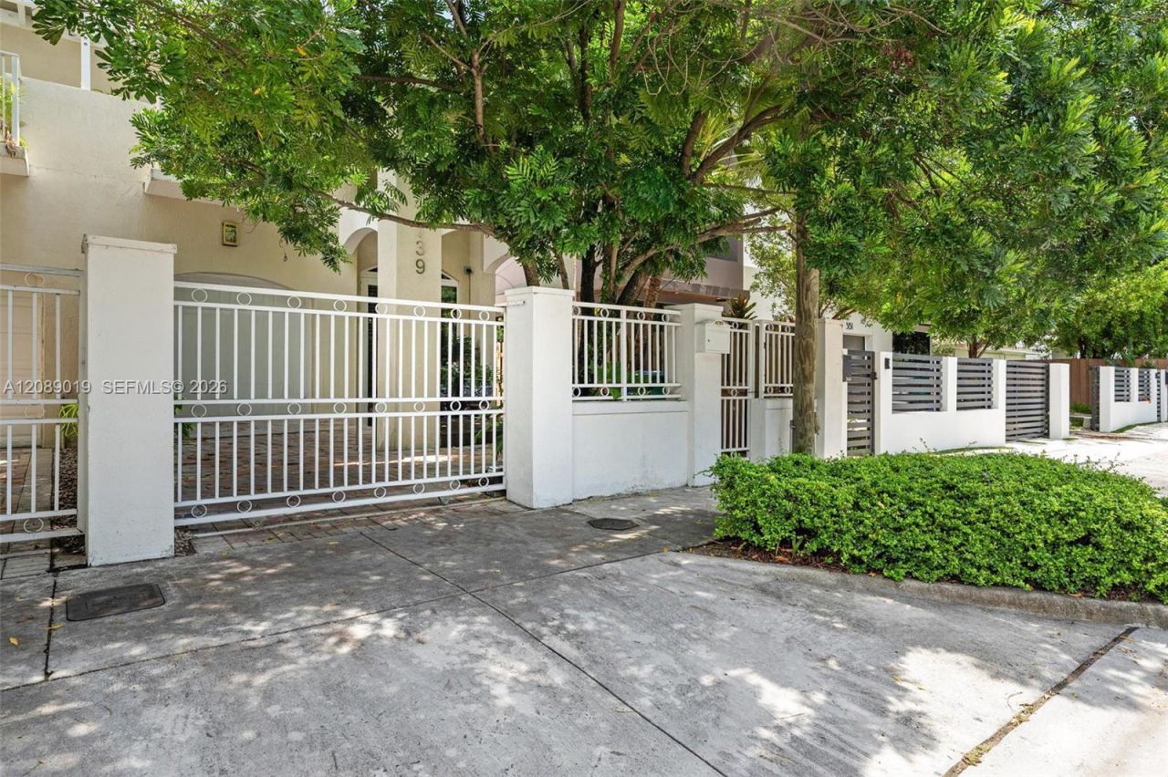 3139 Hibiscus St, Unit 3139, Miami, FL 33133 Photo