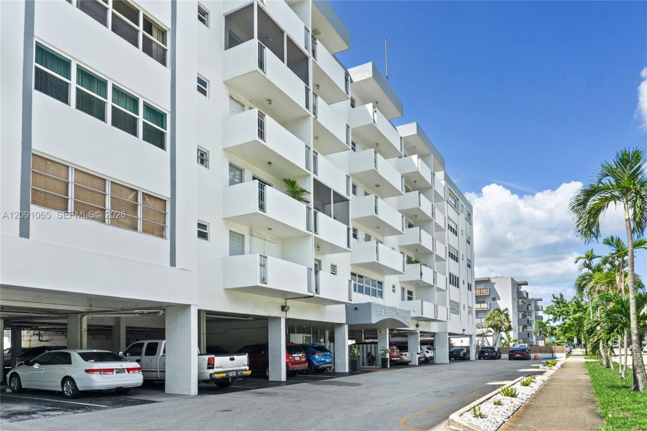 1720 Jefferson St , Unit 407, Hollywood, FL 33020 Photo